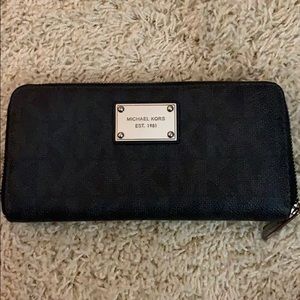Excellent condition Michael Kors wallet